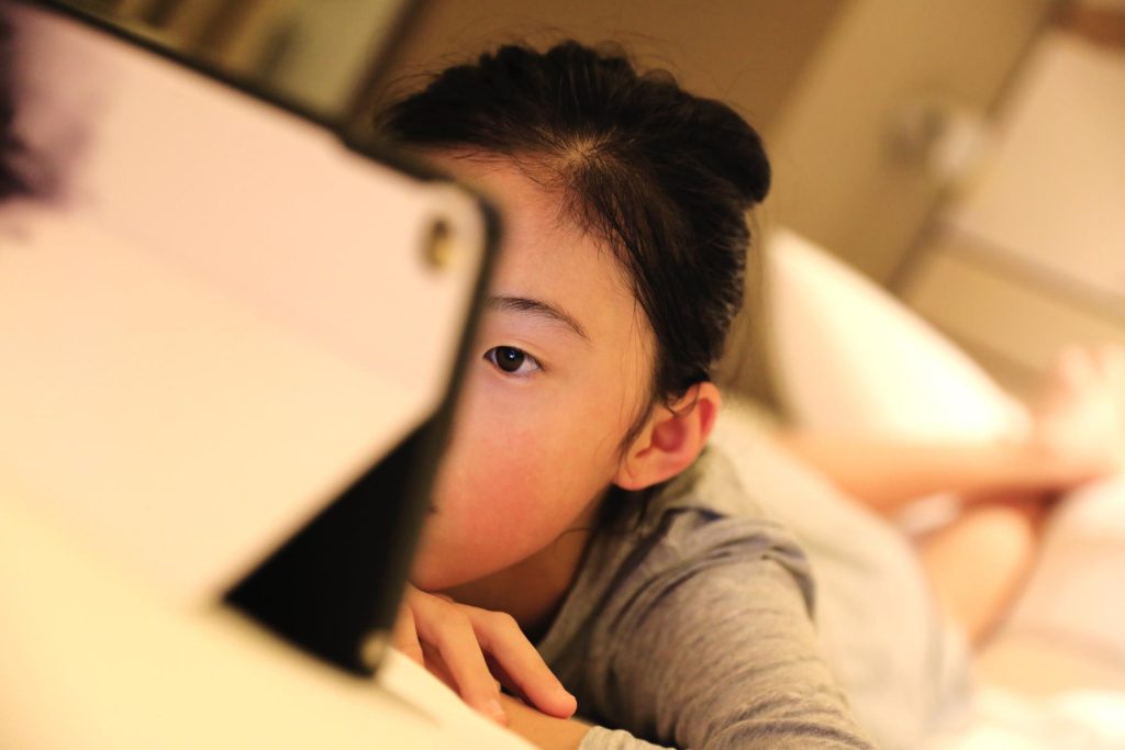 女子 夜更かし 何してる