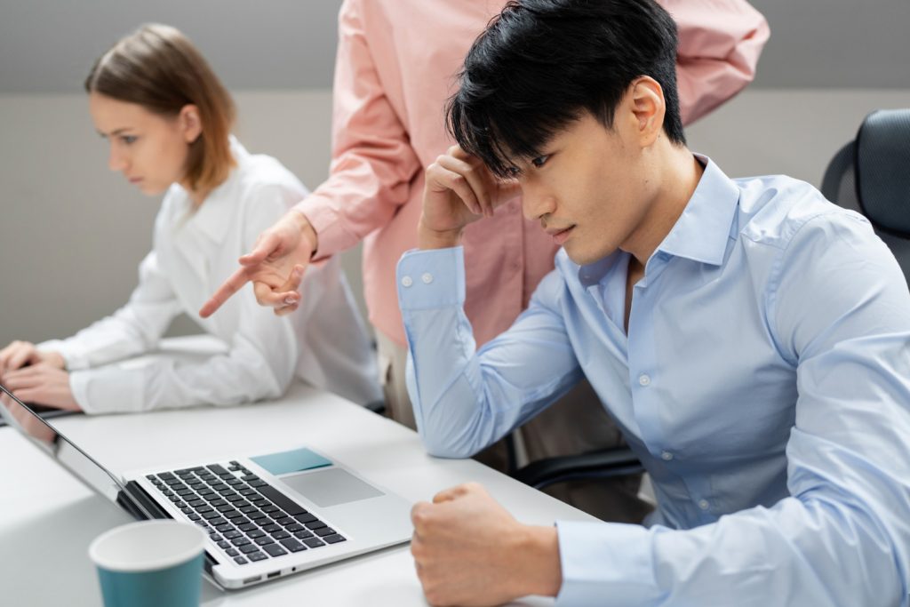 好きな人 嫌われた 職場